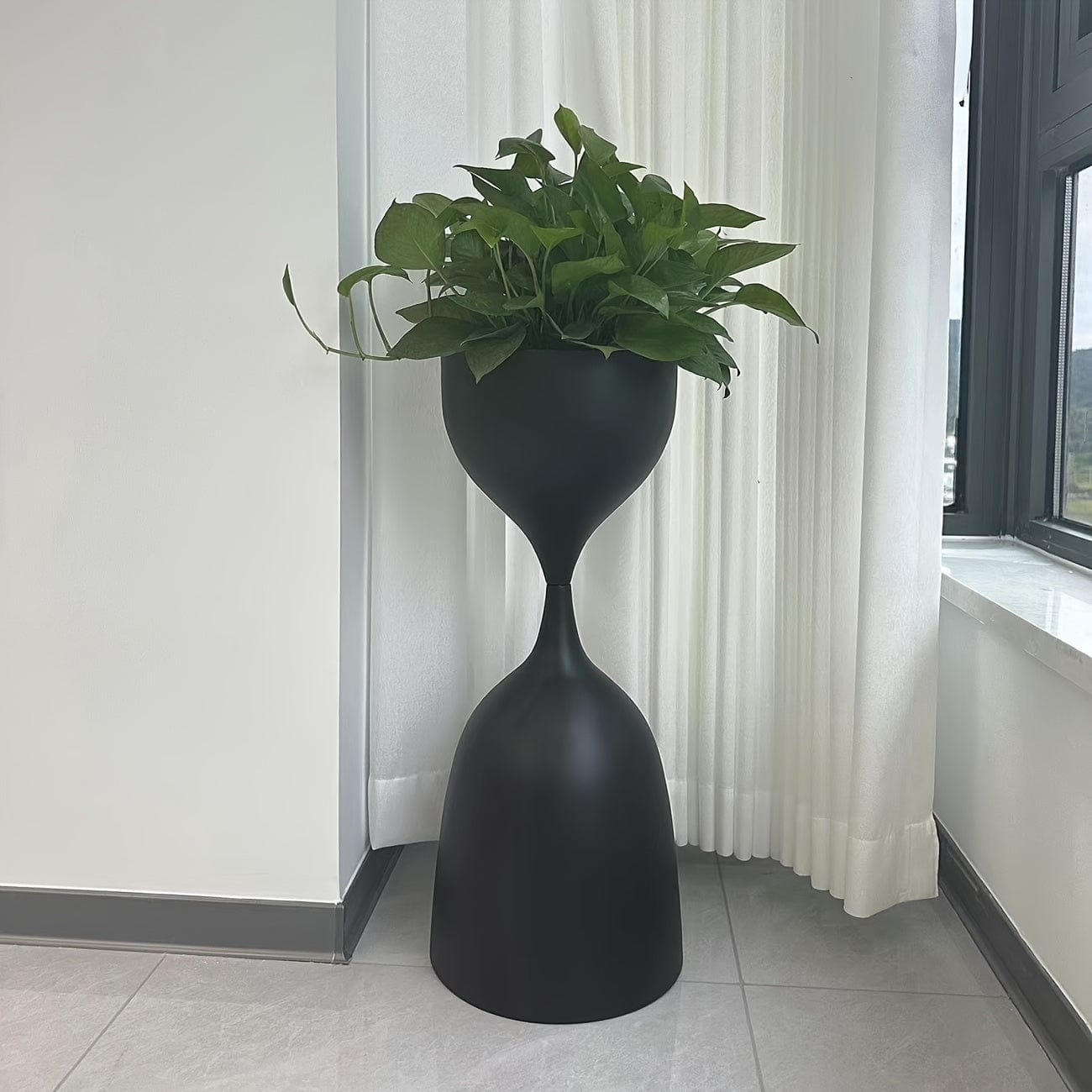 Ma boutique cache-pot sur pied noir design